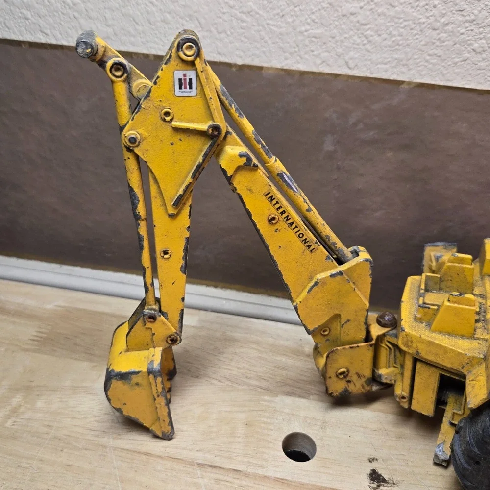 Vintage Ertl International Harvester IH Model #472 Backhoe Die-Cast READ